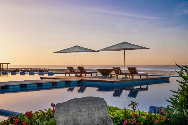 Los Cabos coastal views and luxury resorts